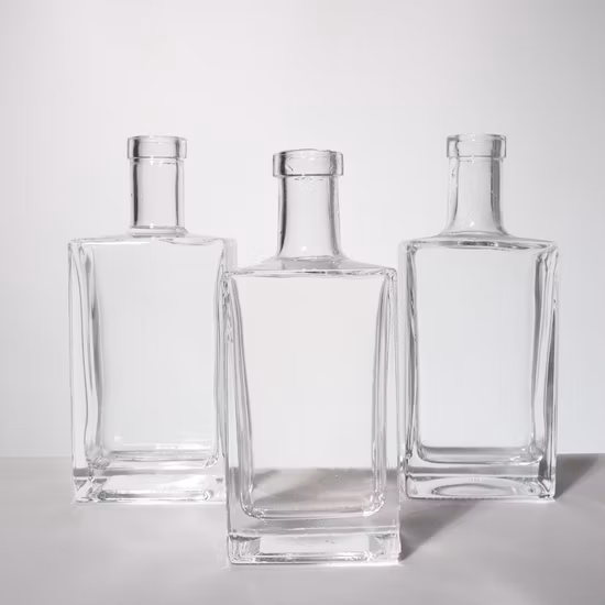 Jingna 50m 100ml 200ml 375ml 500ml 750ml Bouteilles en verre d'alcool vides en gros Vodka Gin Whisky Rhum Bouteille en verre de vin avec bouchon en liège